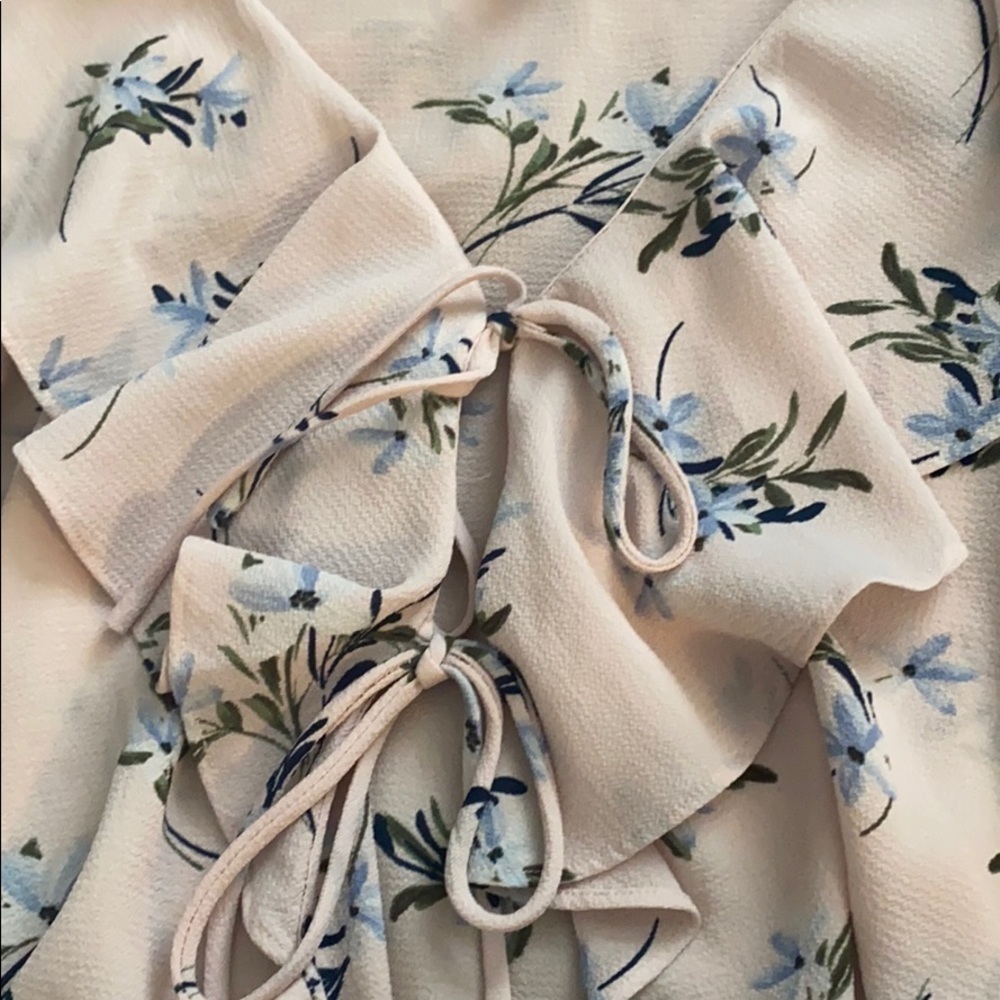 Love & Piece - Pink FLORAL BLOUSE size M - Picture 2 of 3